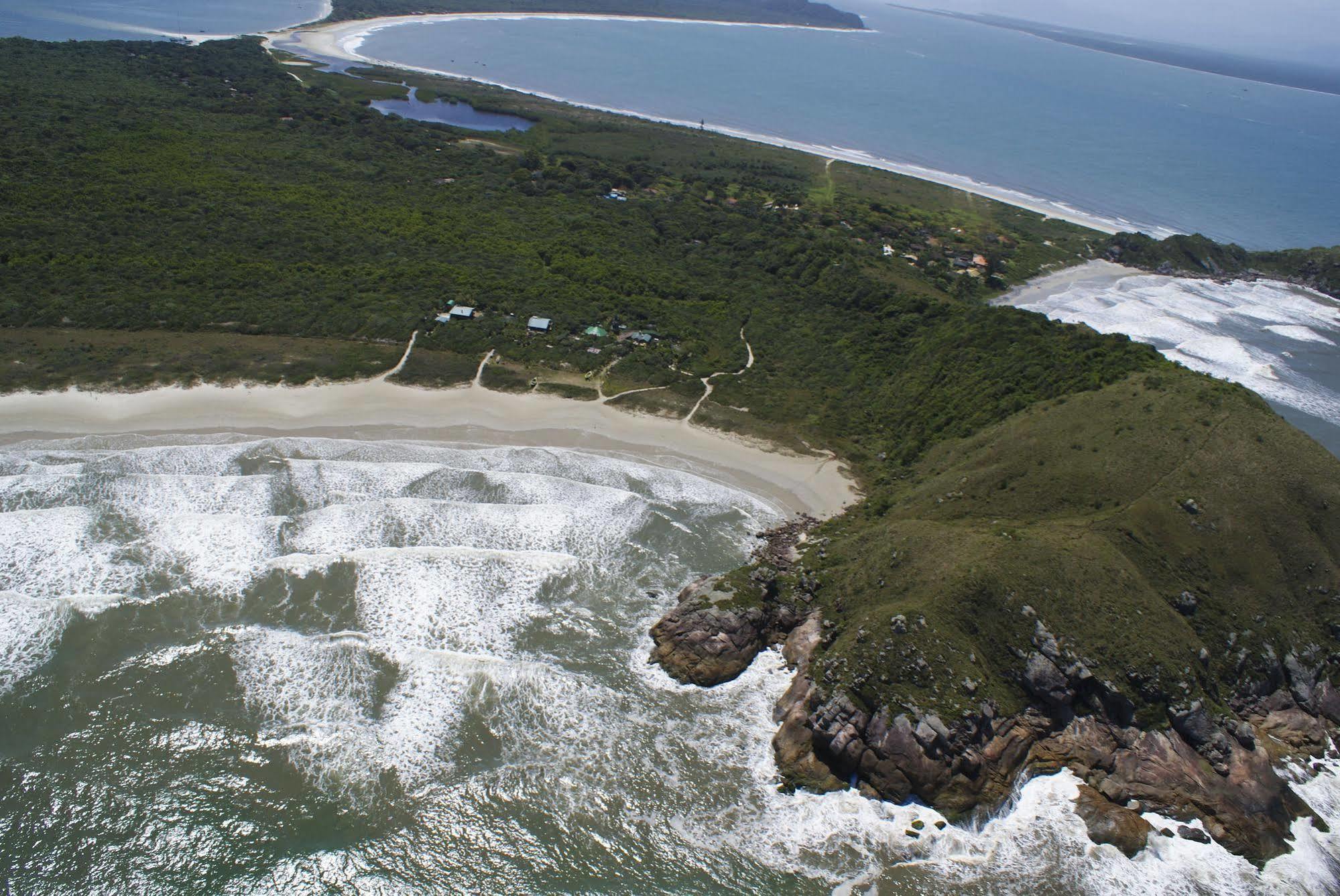 Grajagan Surf Resort Илья-ду-Мел Экстерьер фото
